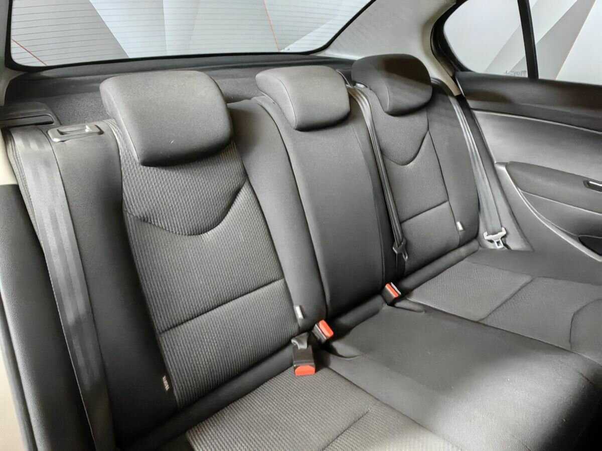 Купить Peugeot 408 с пробегом. Фото: #12