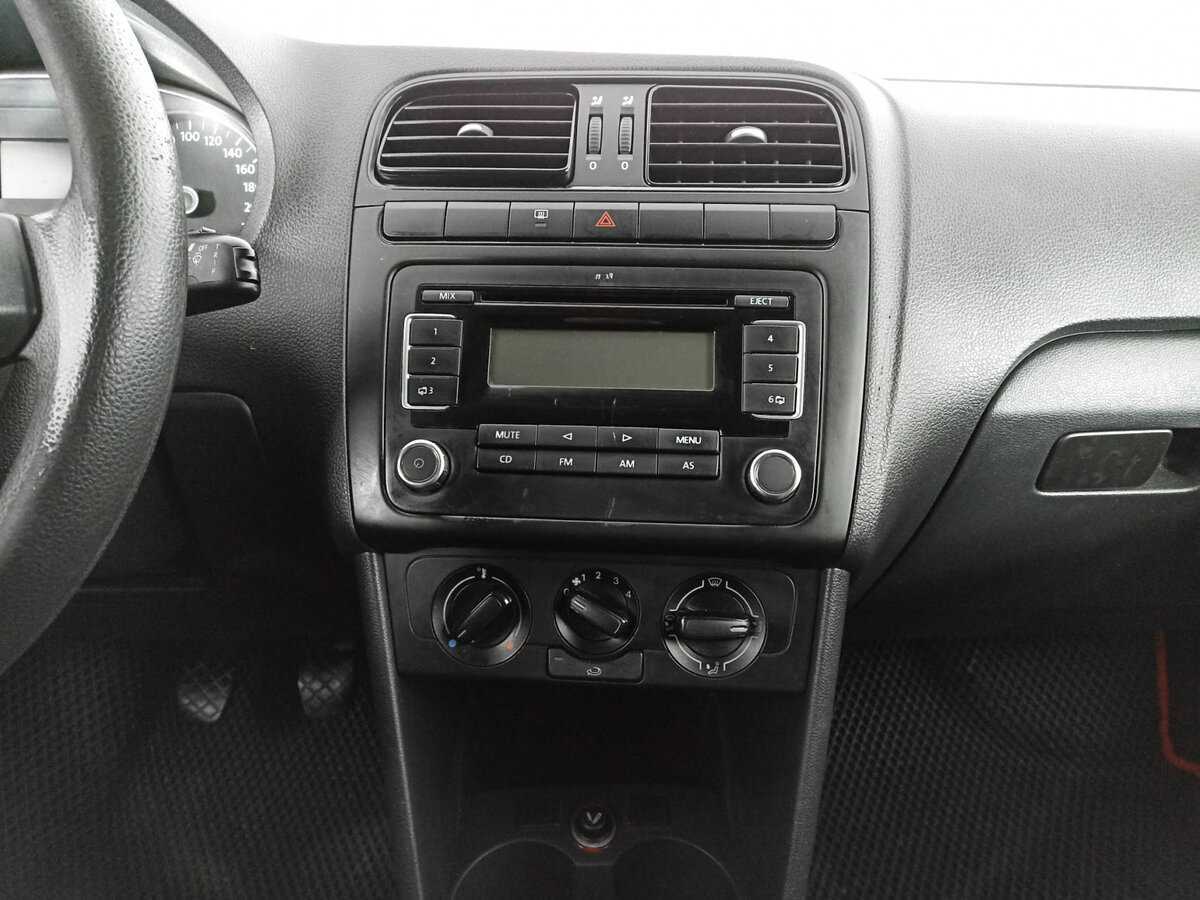 Купить Volkswagen Polo с пробегом. Фото: #12