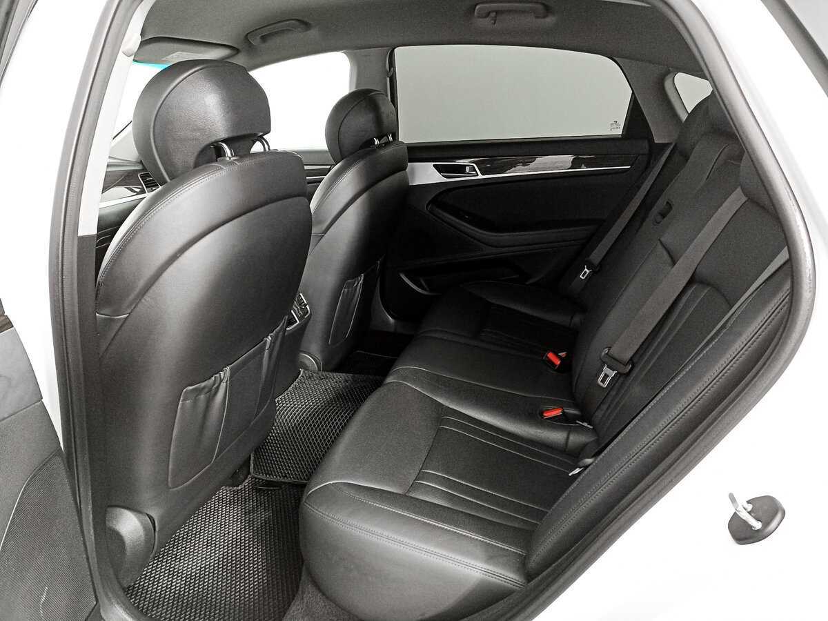 Купить Hyundai Genesis с пробегом. Фото: #9