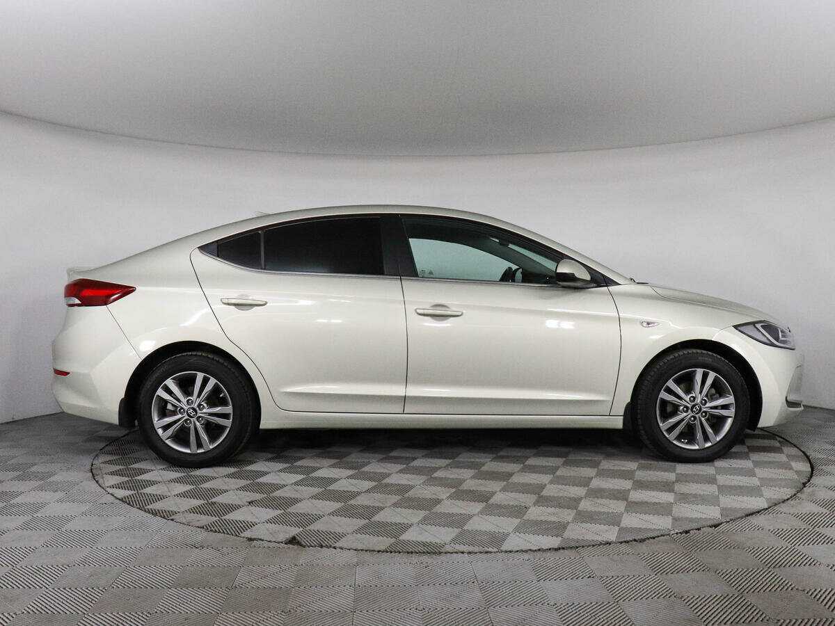 Купить Hyundai Elantra с пробегом. Фото: #3
