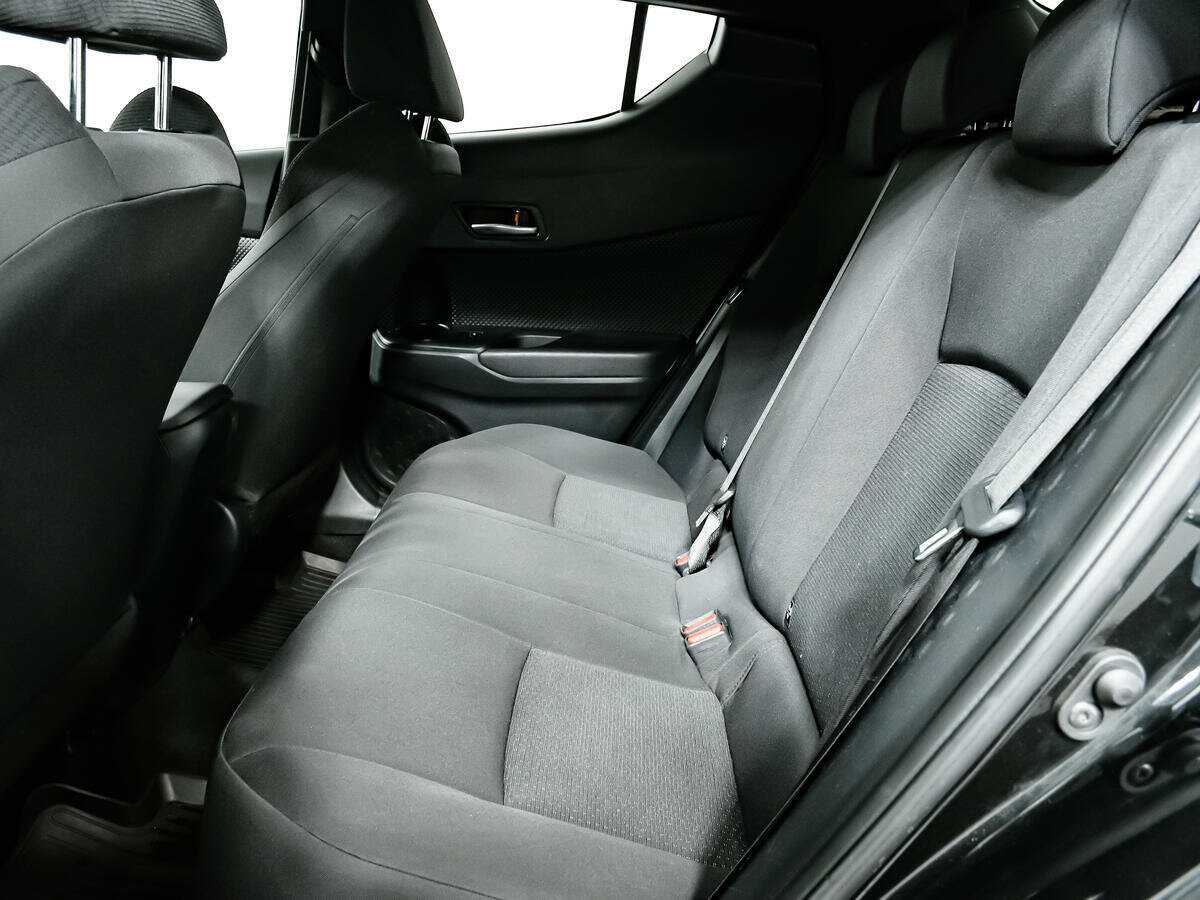 Купить Toyota C-HR с пробегом. Фото: #11