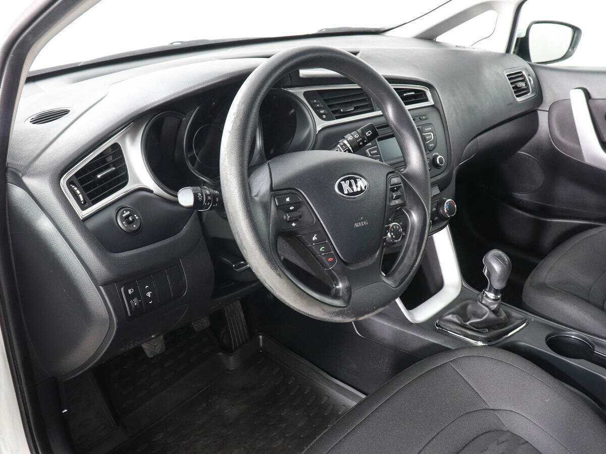 Купить Kia Ceed с пробегом. Фото: #8
