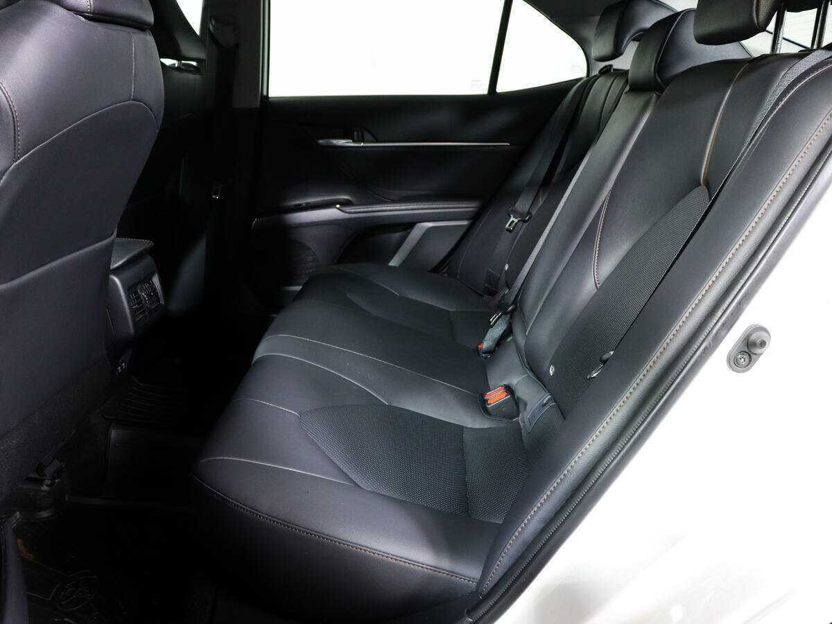 Купить Toyota Camry с пробегом. Фото: #9