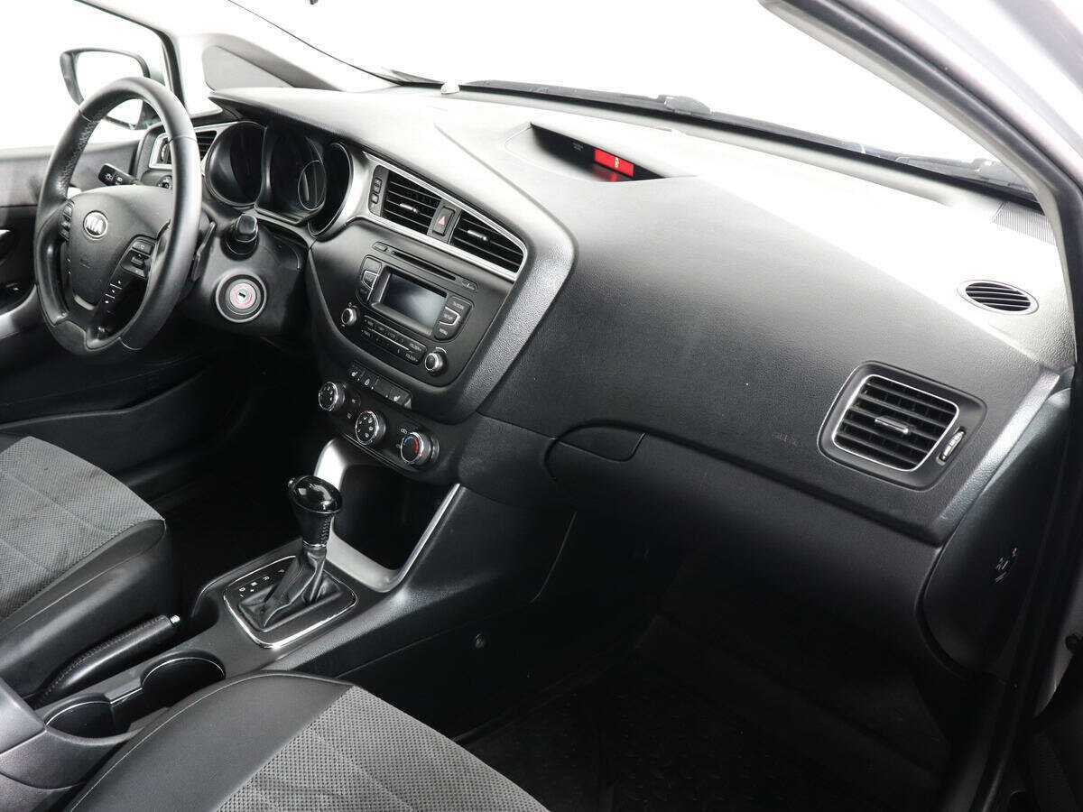Купить Kia Ceed с пробегом. Фото: #9