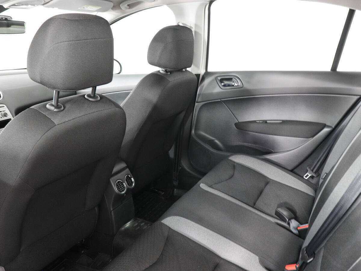 Купить Peugeot 408 с пробегом. Фото: #11