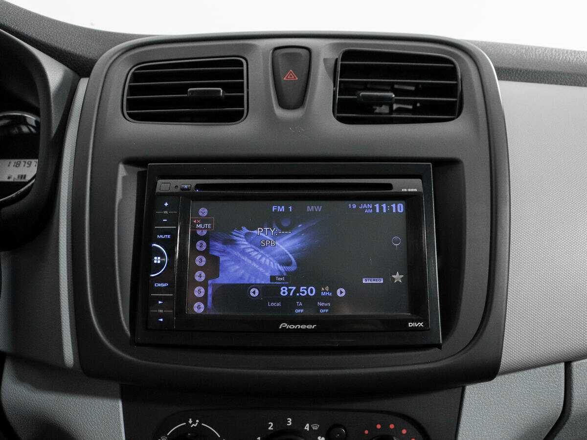 Купить Renault Logan с пробегом. Фото: #15