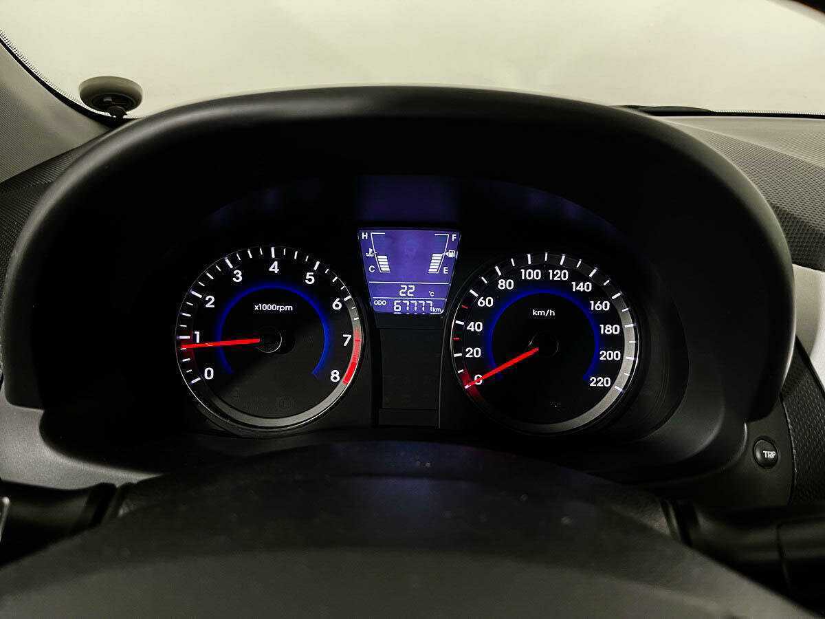 Купить Hyundai Solaris с пробегом. Фото: #10