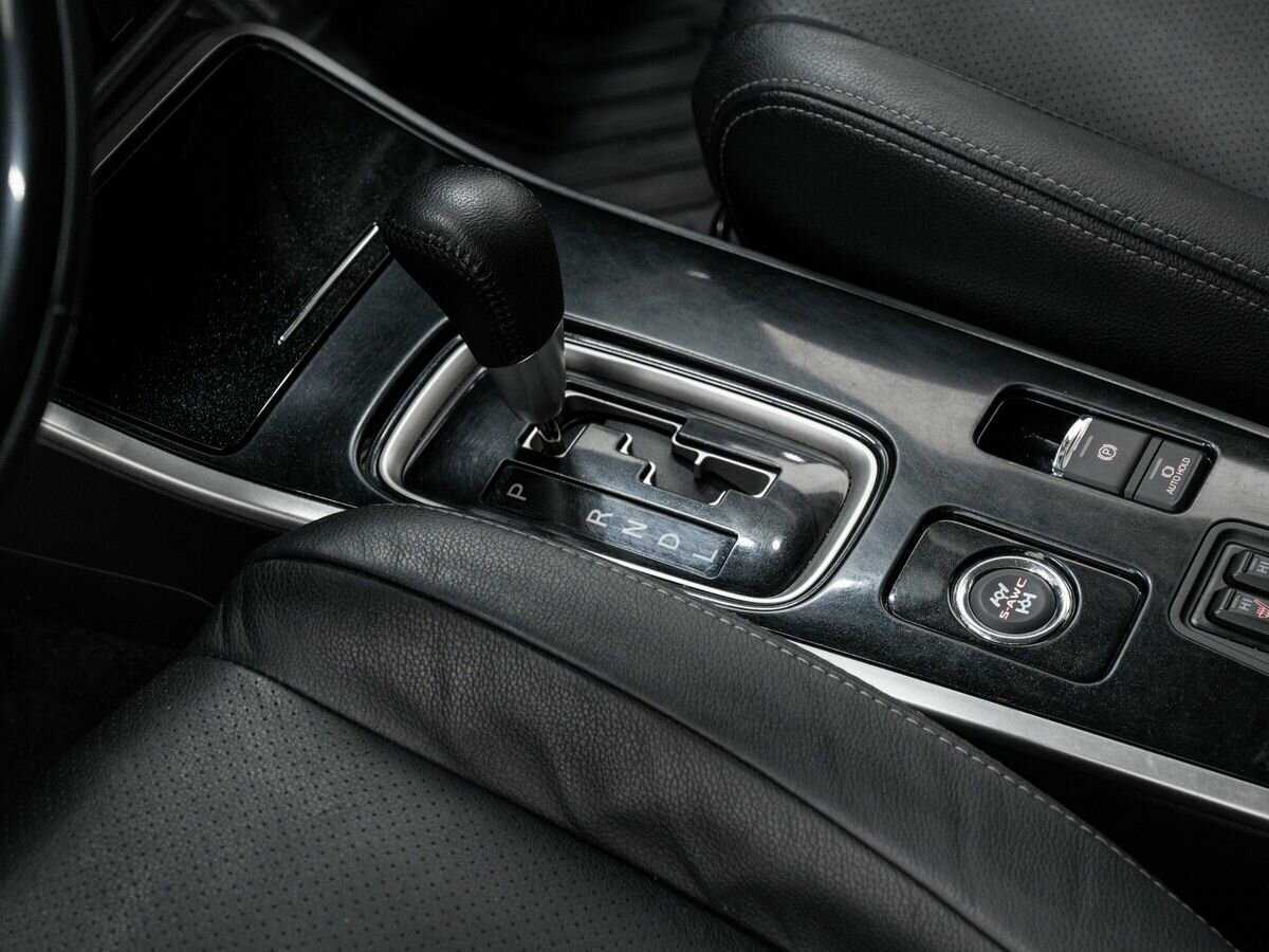Купить Mitsubishi Outlander с пробегом. Фото: #18