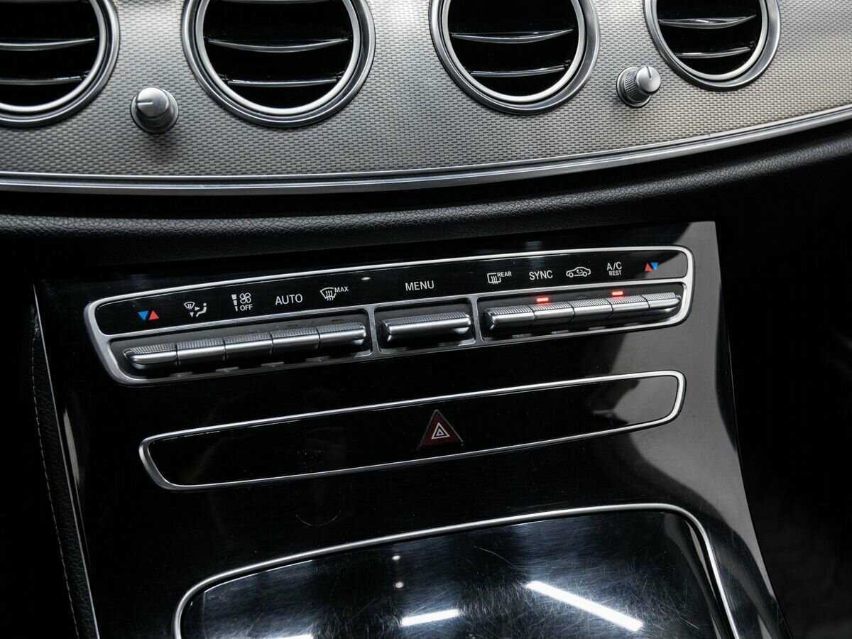 Купить Mercedes-Benz E-Класс с пробегом. Фото: #16