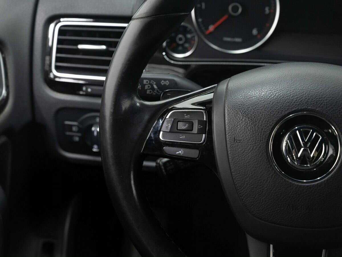 Купить Volkswagen Touareg с пробегом. Фото: #15