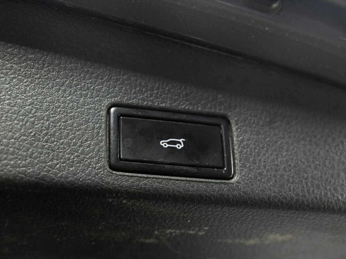 Купить Volkswagen Touareg с пробегом. Фото: #24