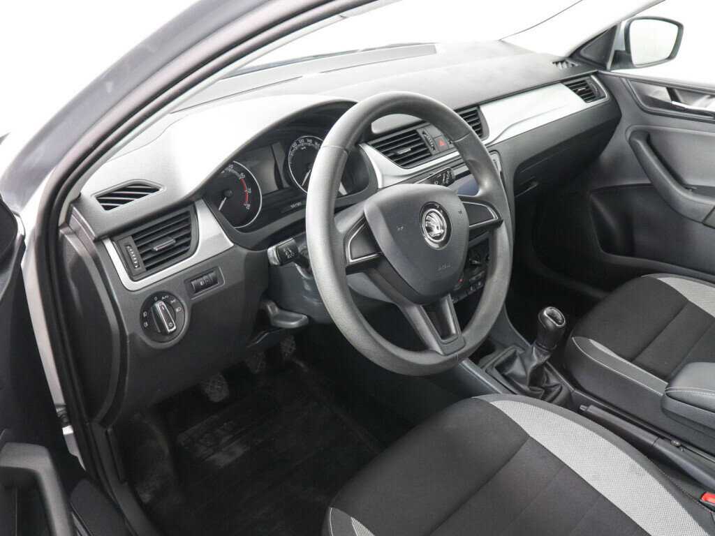Купить Skoda Rapid с пробегом. Фото: #8