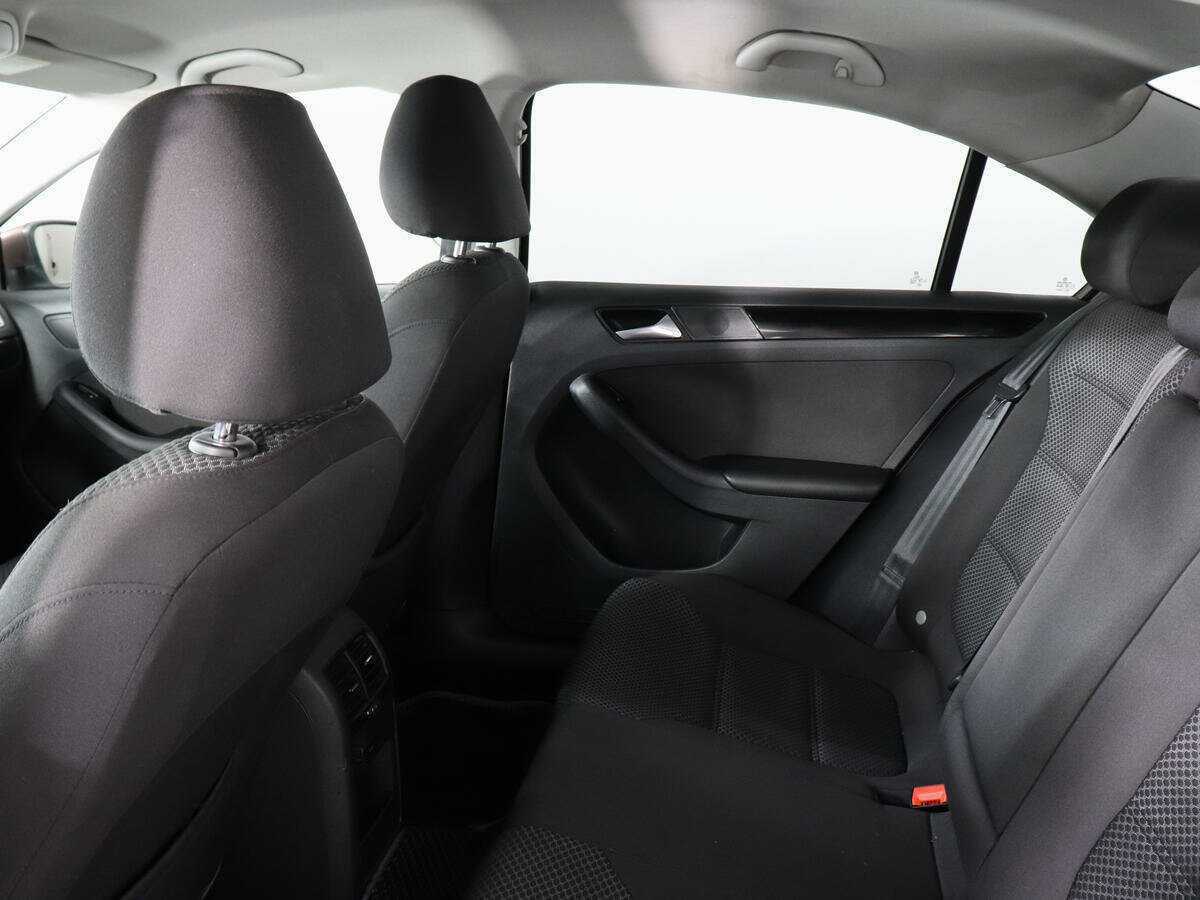 Купить Volkswagen Jetta с пробегом. Фото: #7