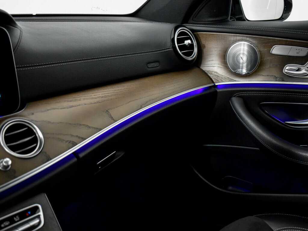 Купить Mercedes-Benz E-Класс с пробегом. Фото: #17