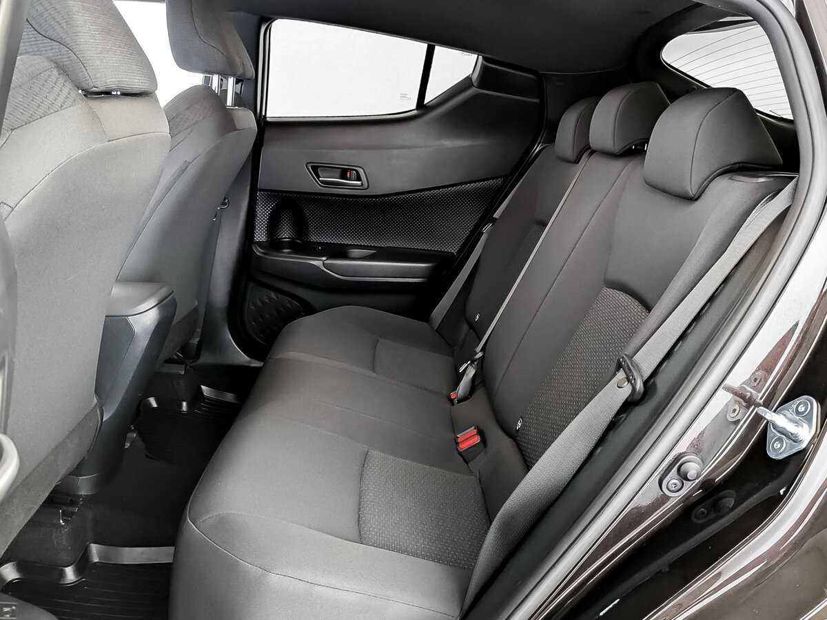 Купить Toyota C-HR с пробегом. Фото: #11