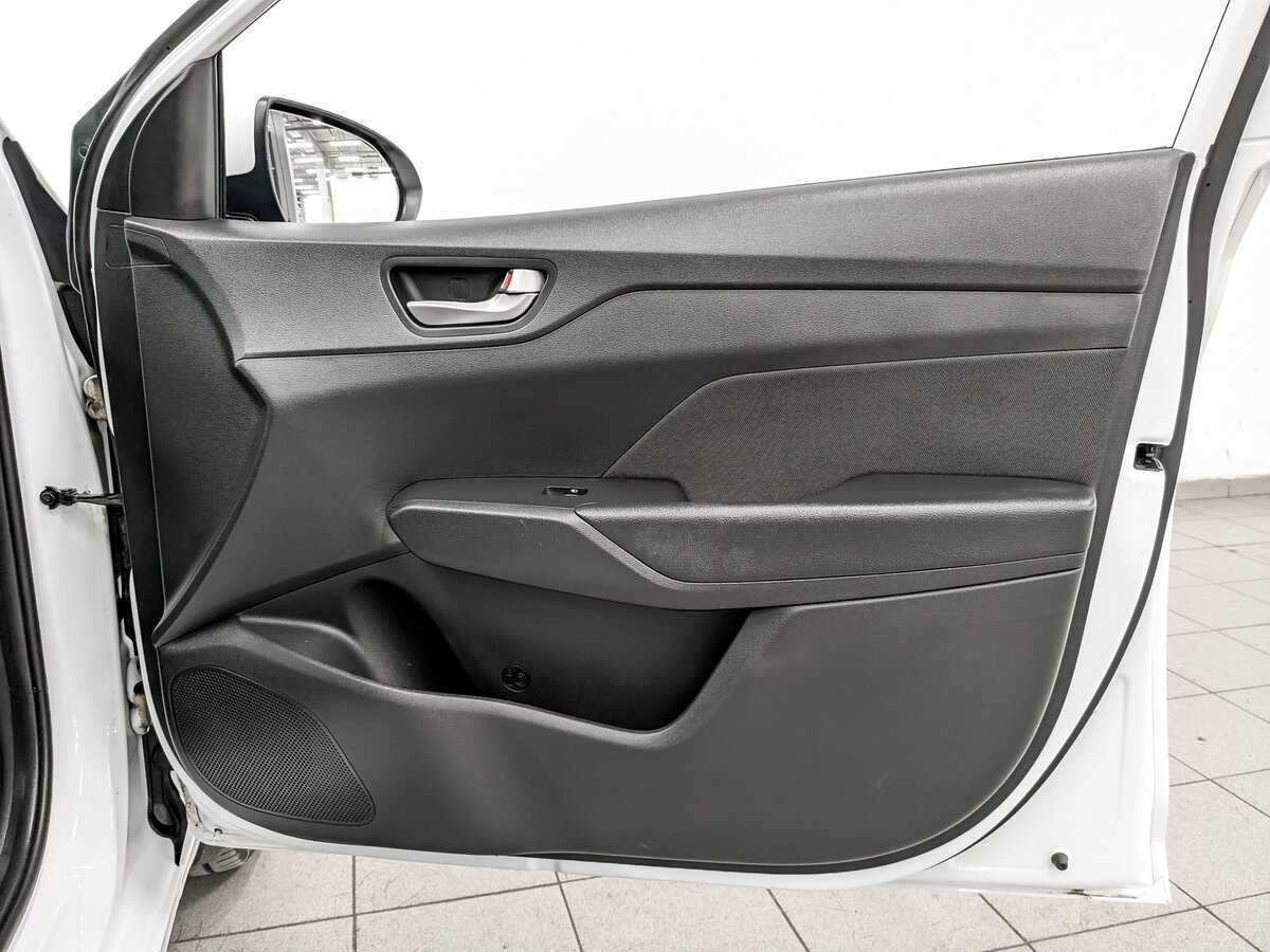 Купить Hyundai Solaris с пробегом. Фото: #23