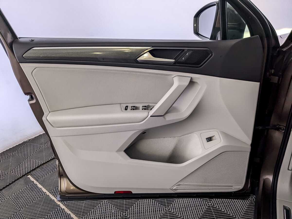 Купить Volkswagen Tiguan с пробегом. Фото: #18