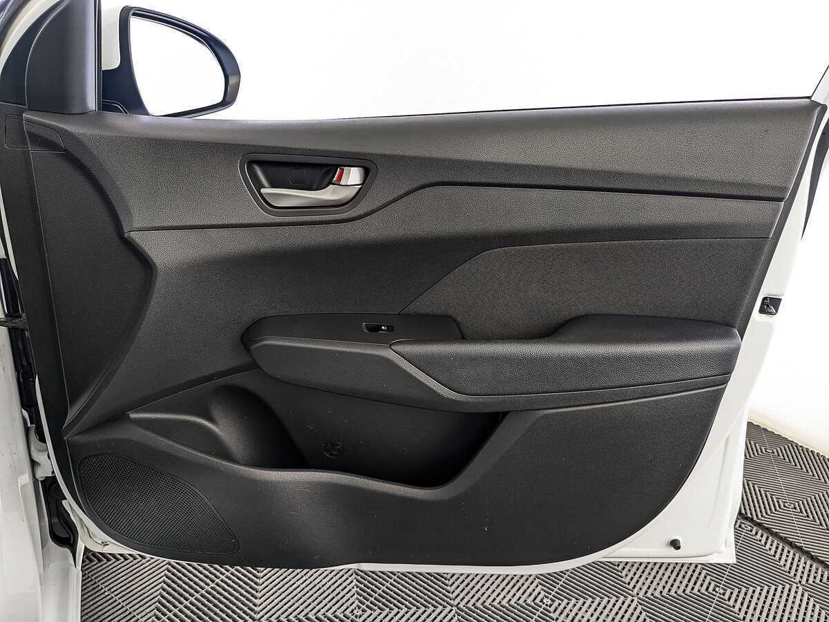 Купить Hyundai Solaris с пробегом. Фото: #24