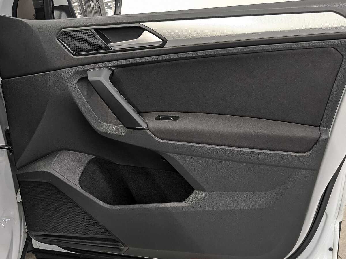 Купить Volkswagen Tiguan с пробегом. Фото: #24