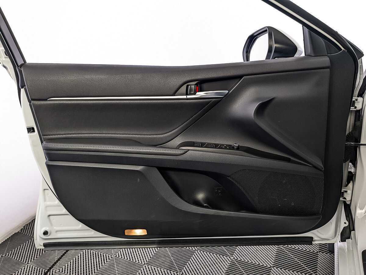 Купить Toyota Camry с пробегом. Фото: #18