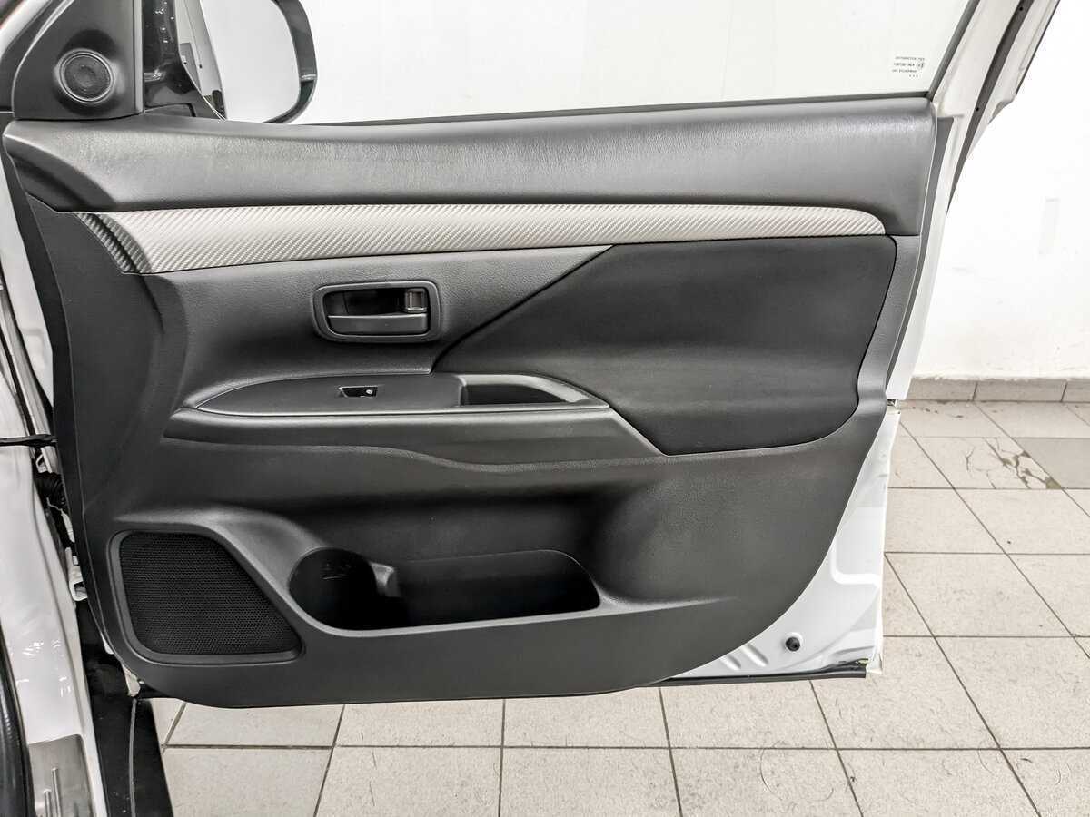 Купить Mitsubishi Outlander с пробегом. Фото: #23