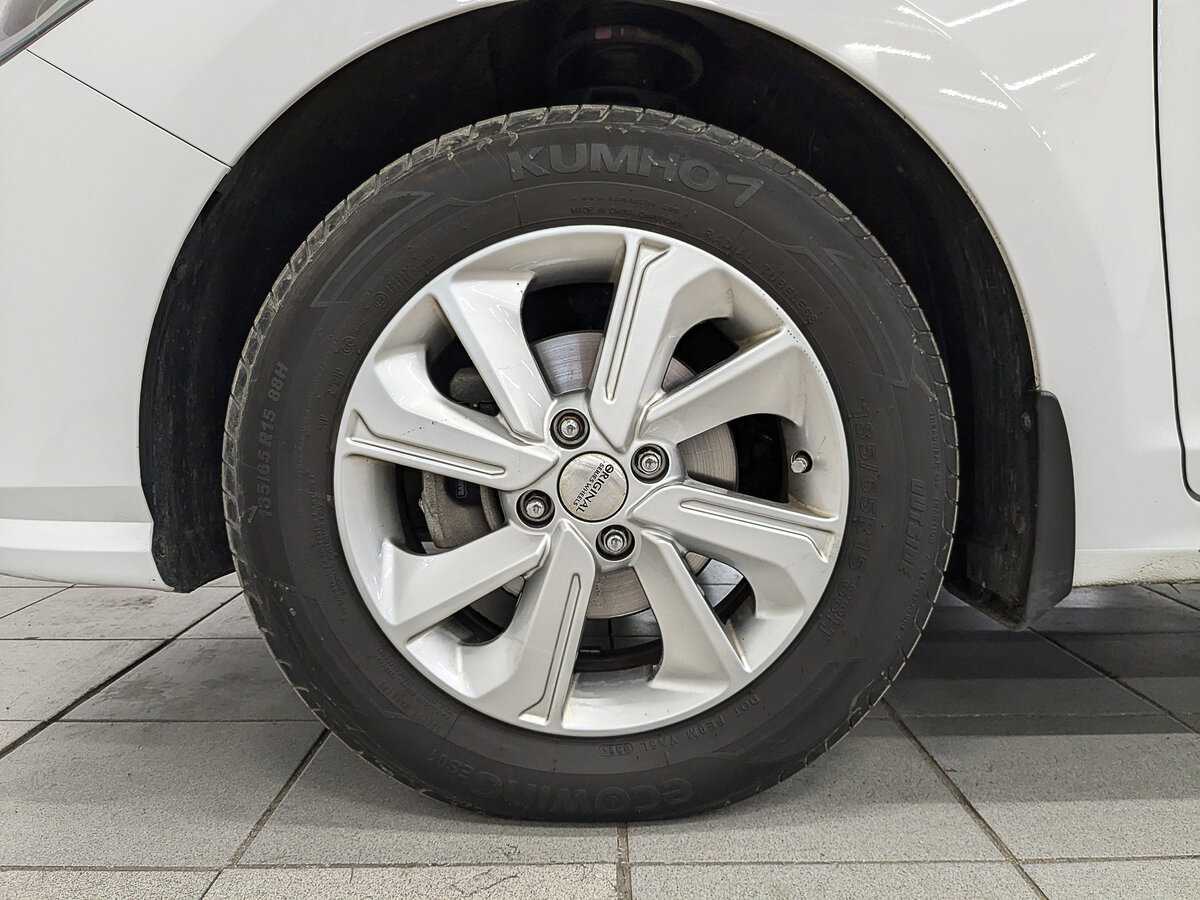 Купить Hyundai Solaris с пробегом. Фото: #11