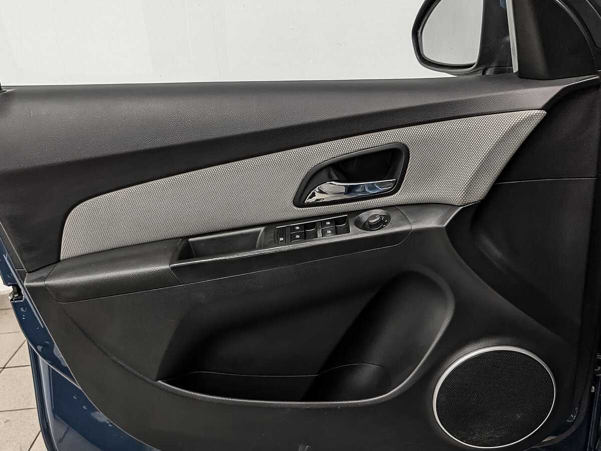 Купить Chevrolet Cruze с пробегом. Фото: #18