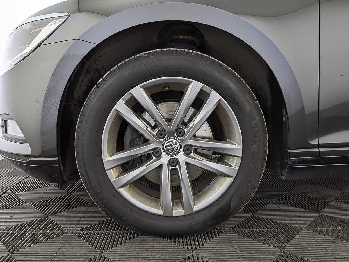 Купить Volkswagen Passat с пробегом. Фото: #11