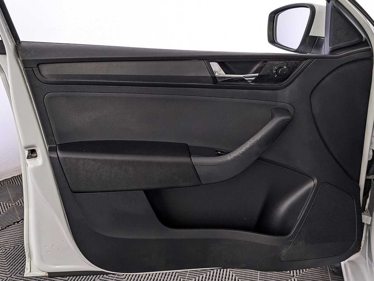 Купить Skoda Rapid с пробегом. Фото: #17