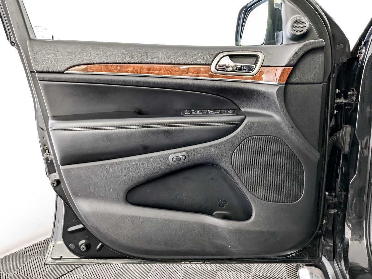 Купить Jeep Grand Cherokee с пробегом. Фото: #18