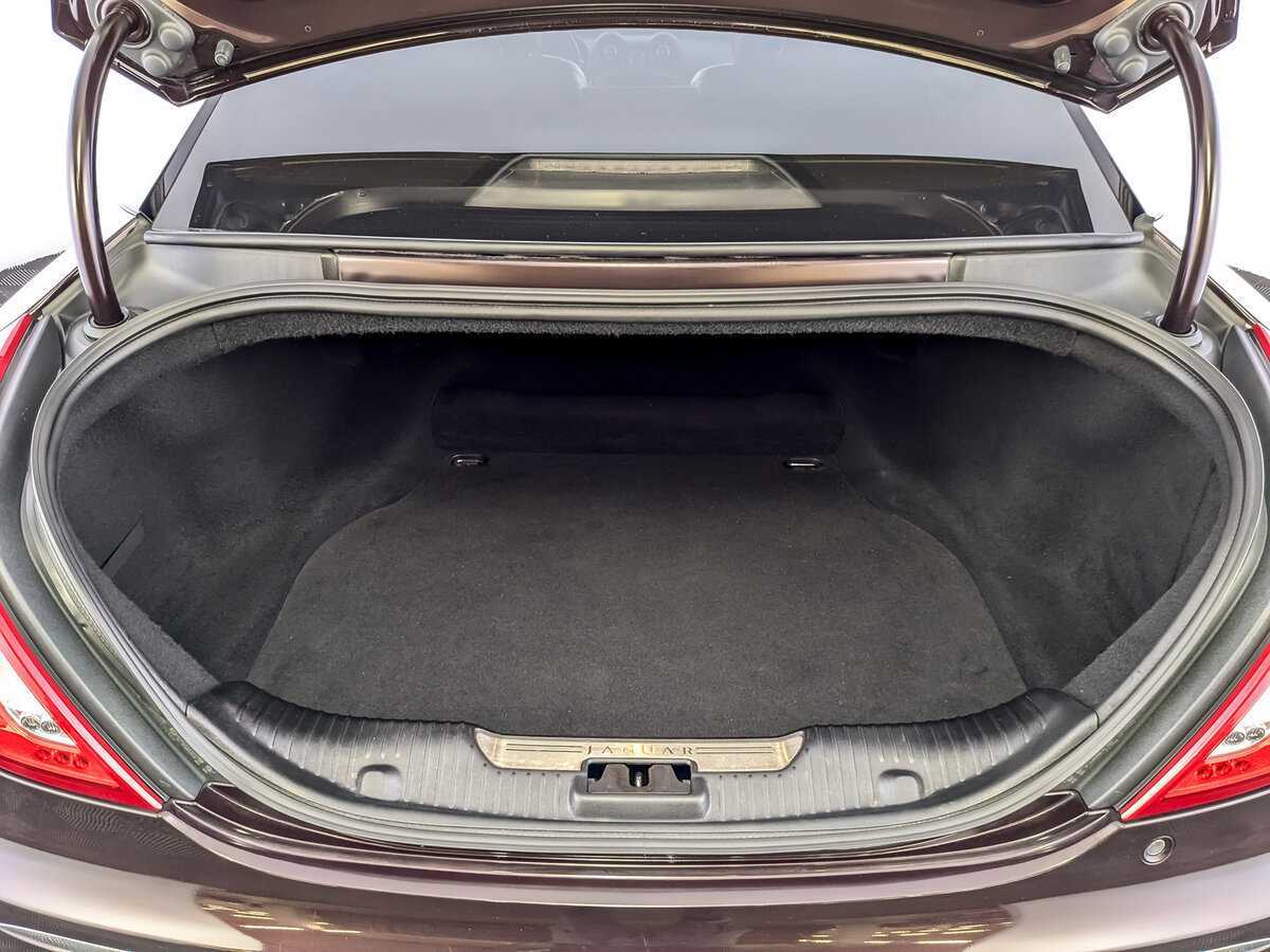 Купить Jaguar XJ с пробегом. Фото: #9