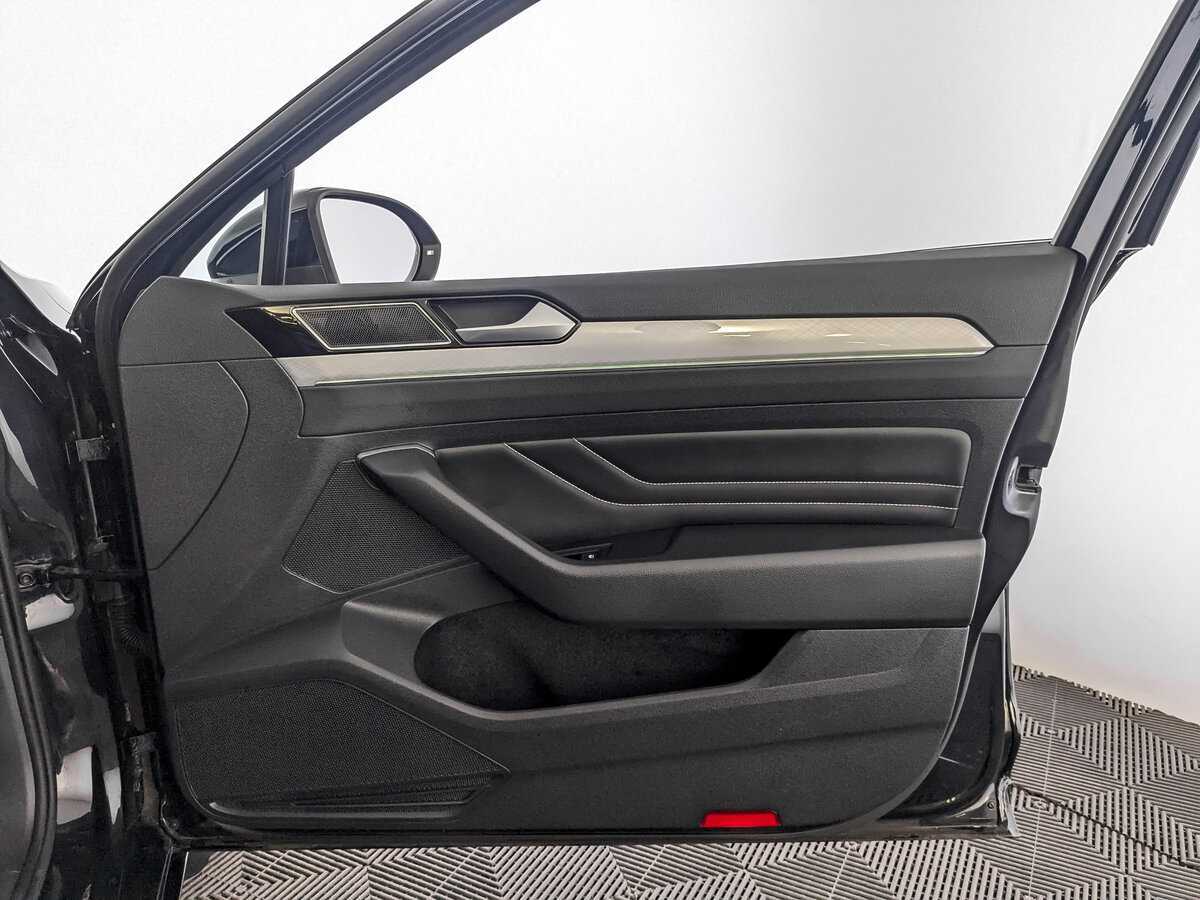 Купить Volkswagen Passat с пробегом. Фото: #24