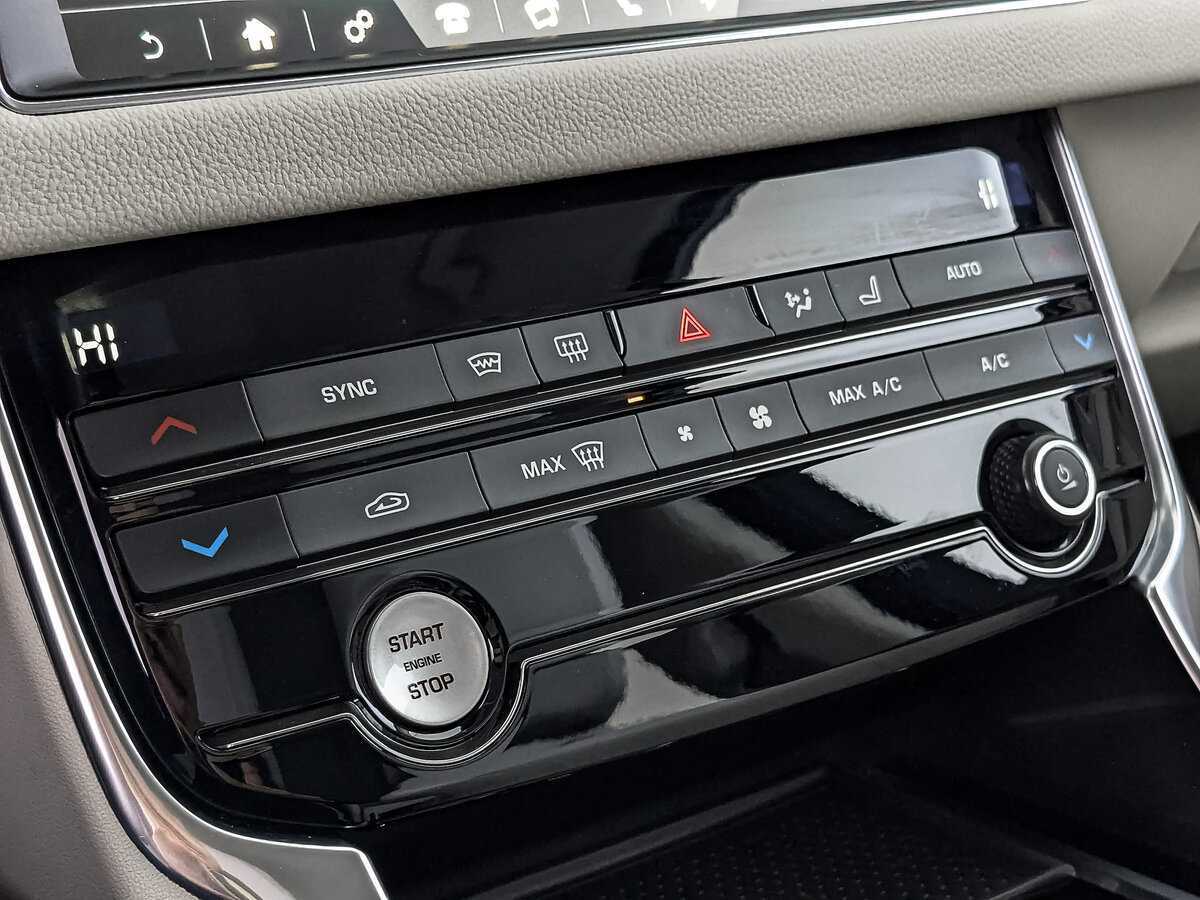 Купить Jaguar XF с пробегом. Фото: #25