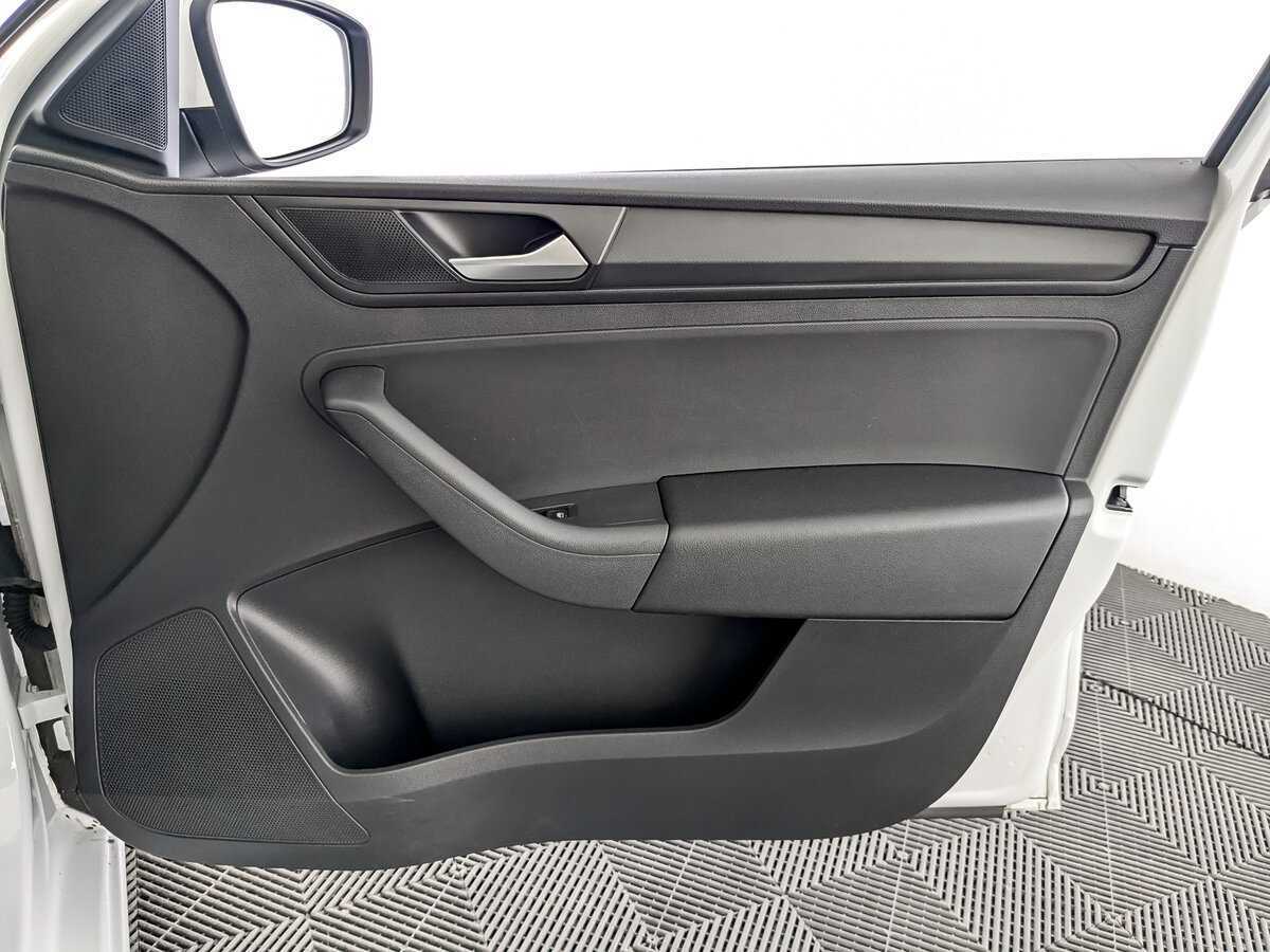 Купить Volkswagen Polo с пробегом. Фото: #23