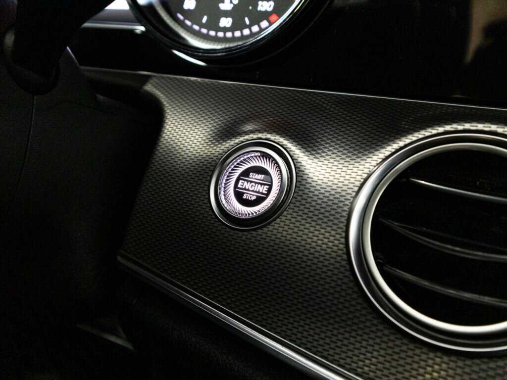Купить Mercedes-Benz E-Класс с пробегом. Фото: #18