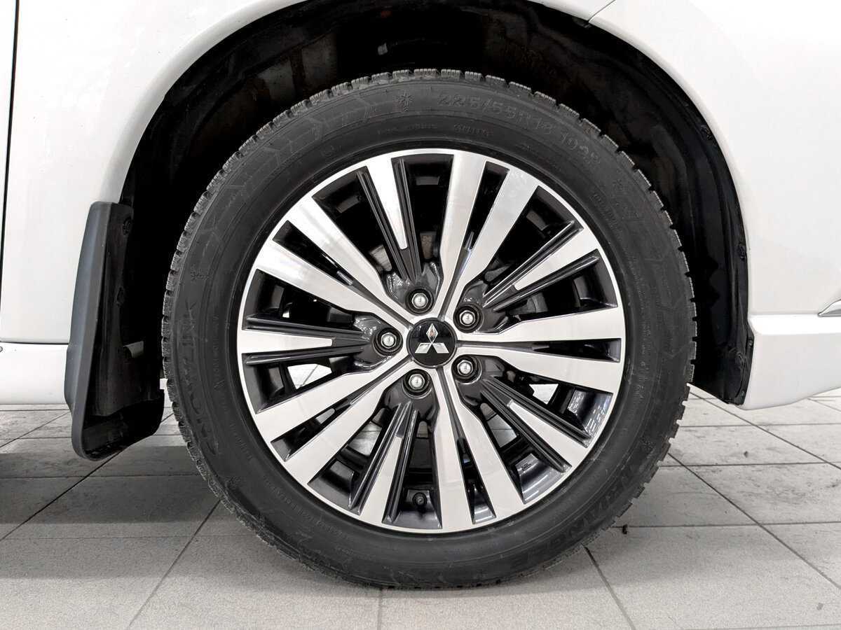 Купить Mitsubishi Outlander с пробегом. Фото: #17