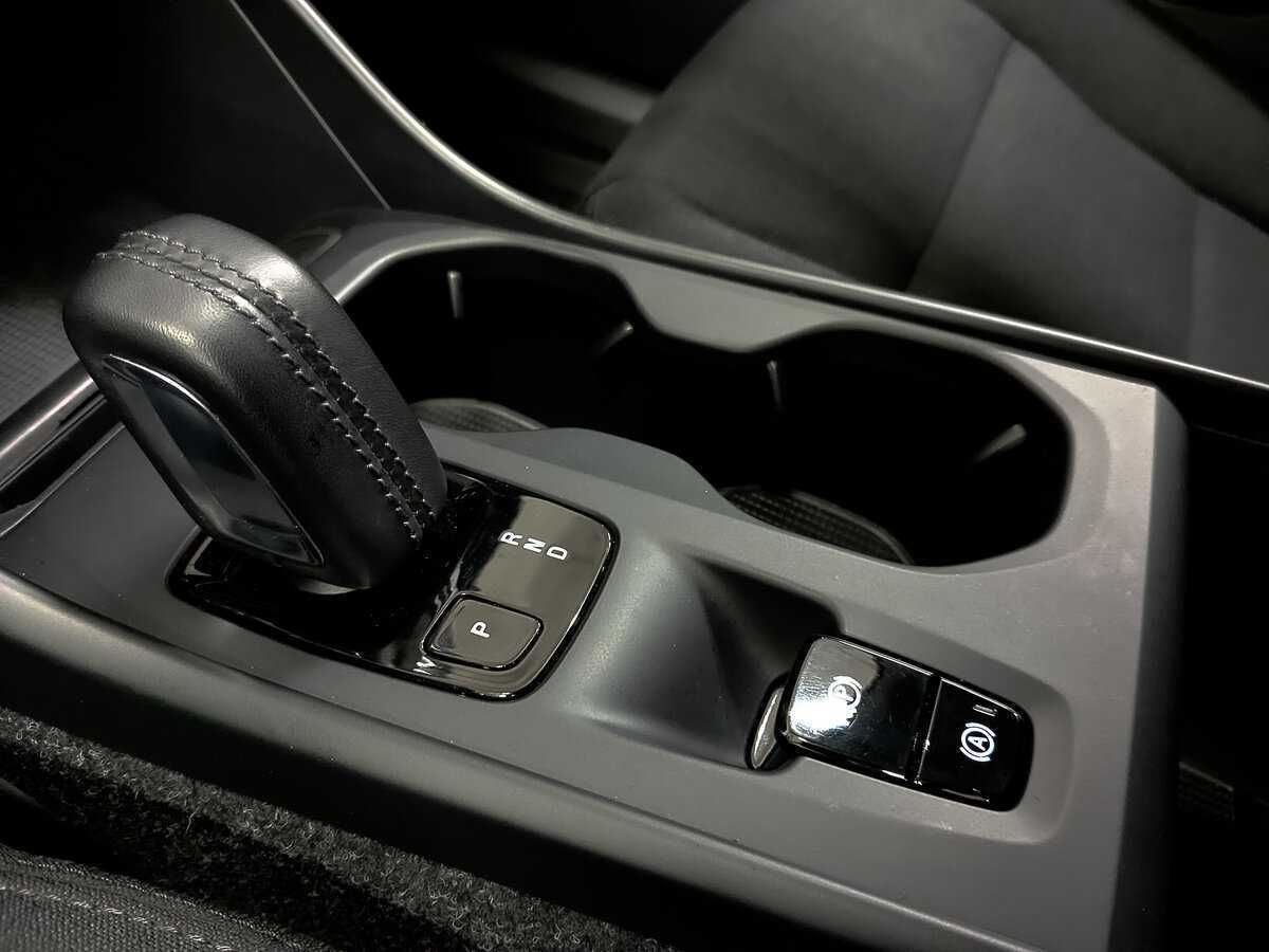 Купить Volvo XC40 с пробегом. Фото: #25