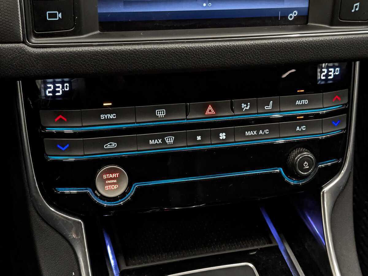 Купить Jaguar XF с пробегом. Фото: #18