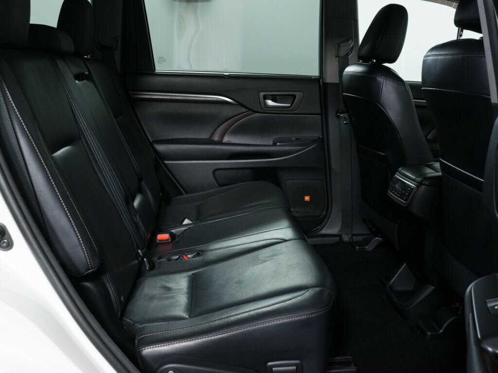 Купить Toyota Highlander с пробегом. Фото: #9