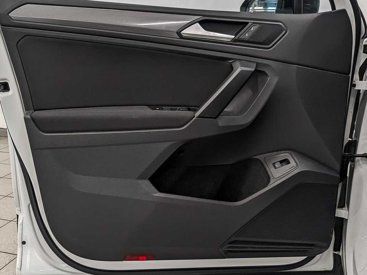 Купить Volkswagen Tiguan с пробегом. Фото: #18