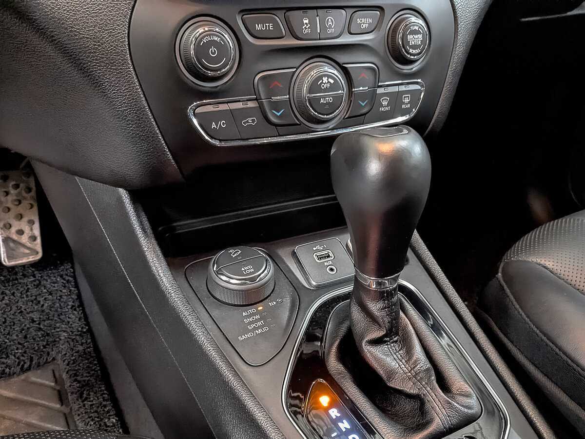 Купить Jeep Cherokee с пробегом. Фото: #24