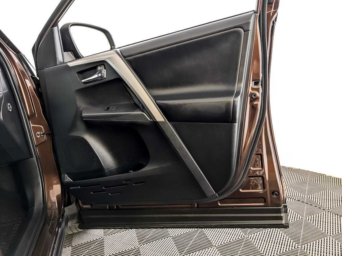 Купить Toyota RAV4 с пробегом. Фото: #24