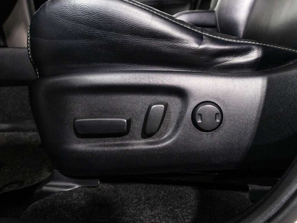 Купить Toyota RAV4 с пробегом. Фото: #16