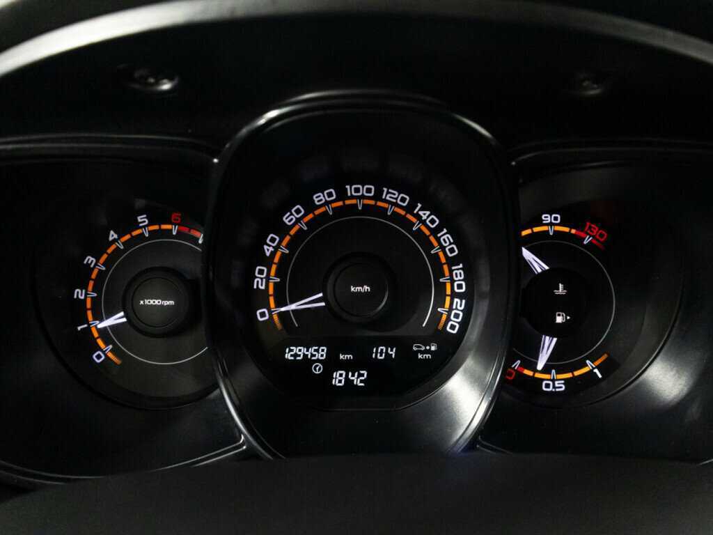 Купить Lada (ВАЗ) Vesta с пробегом. Фото: #11