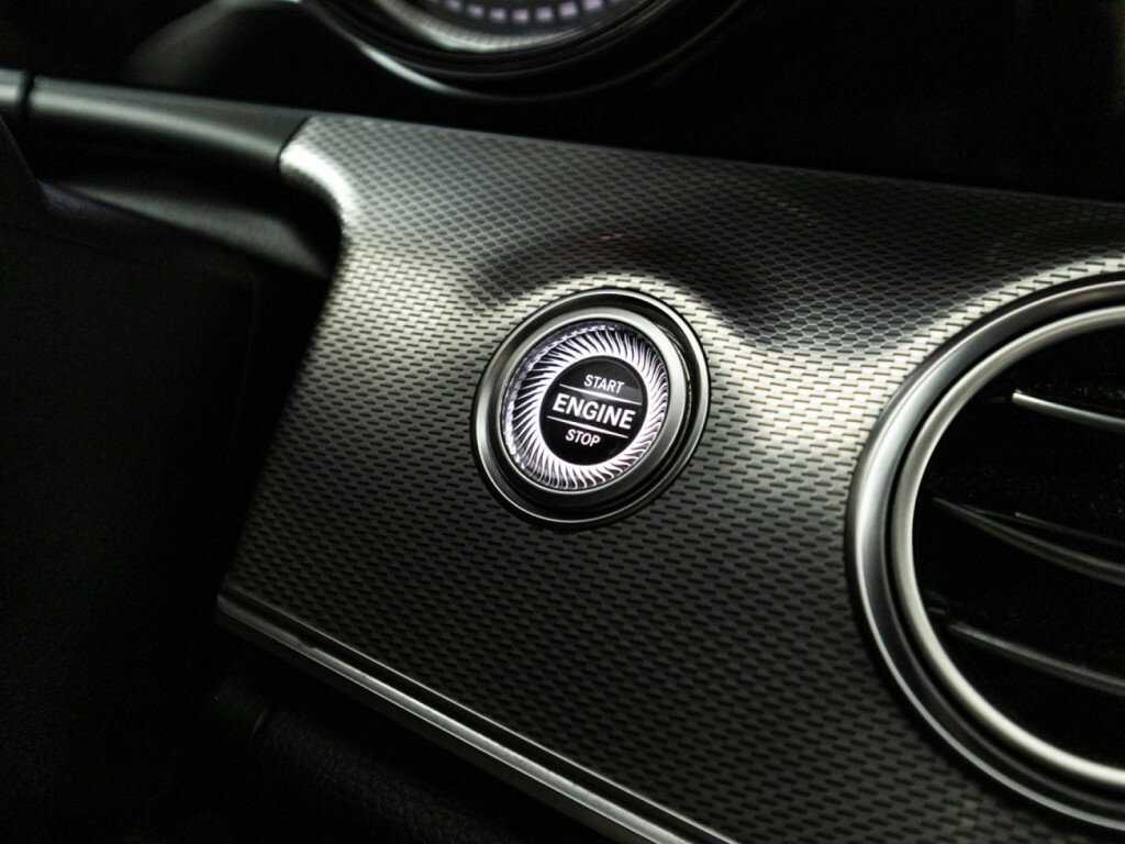 Купить Mercedes-Benz E-Класс с пробегом. Фото: #17