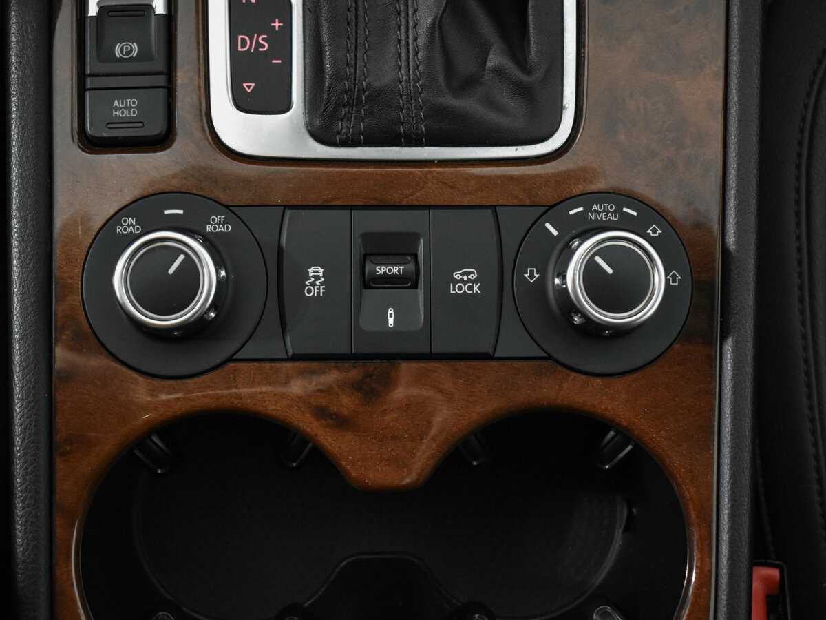 Купить Volkswagen Touareg с пробегом. Фото: #10