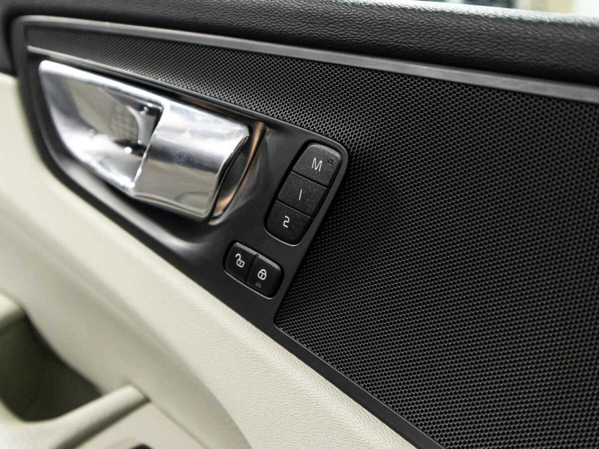 Купить Volvo XC60 с пробегом. Фото: #17