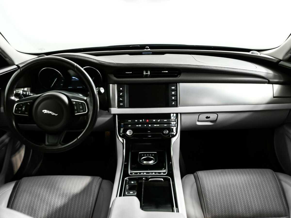 Купить Jaguar XF с пробегом. Фото: #10