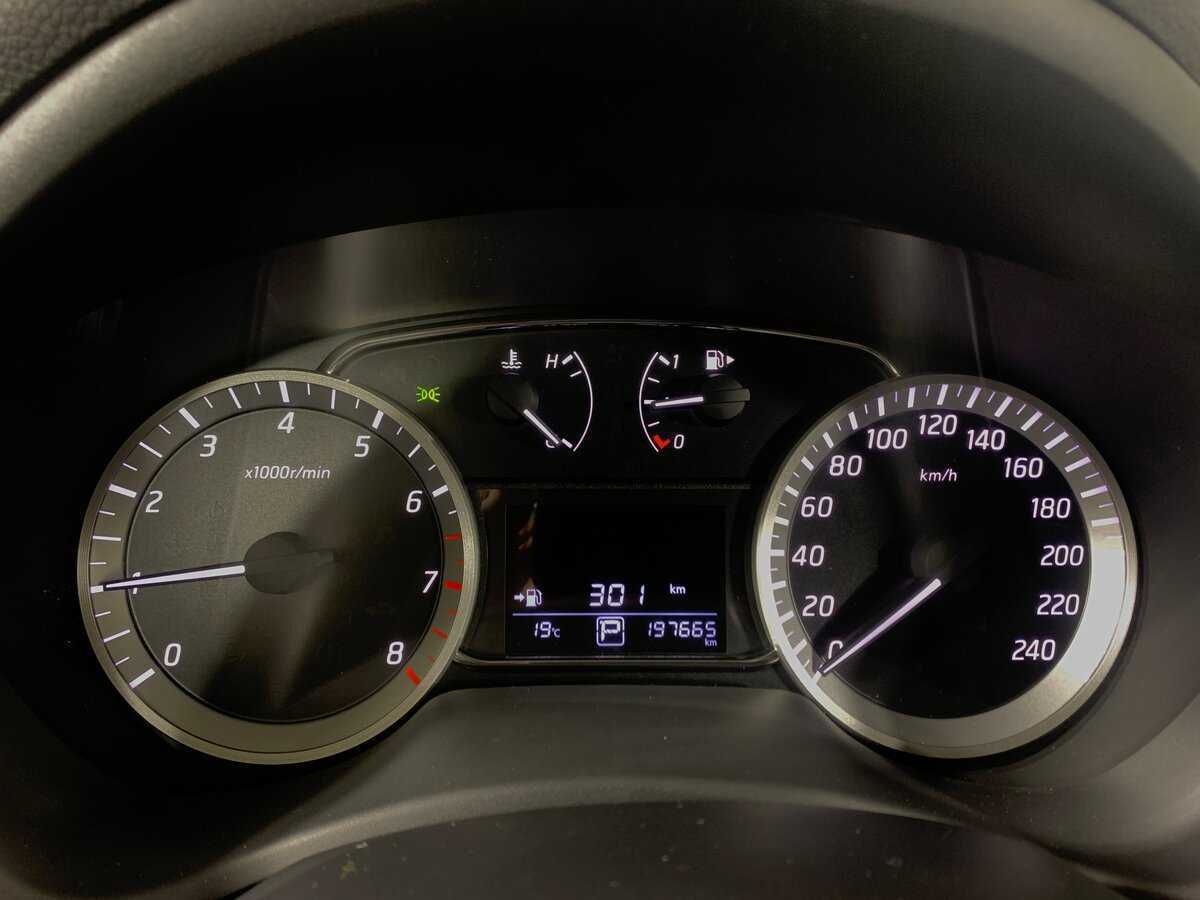 Купить Nissan Tiida с пробегом. Фото: #14