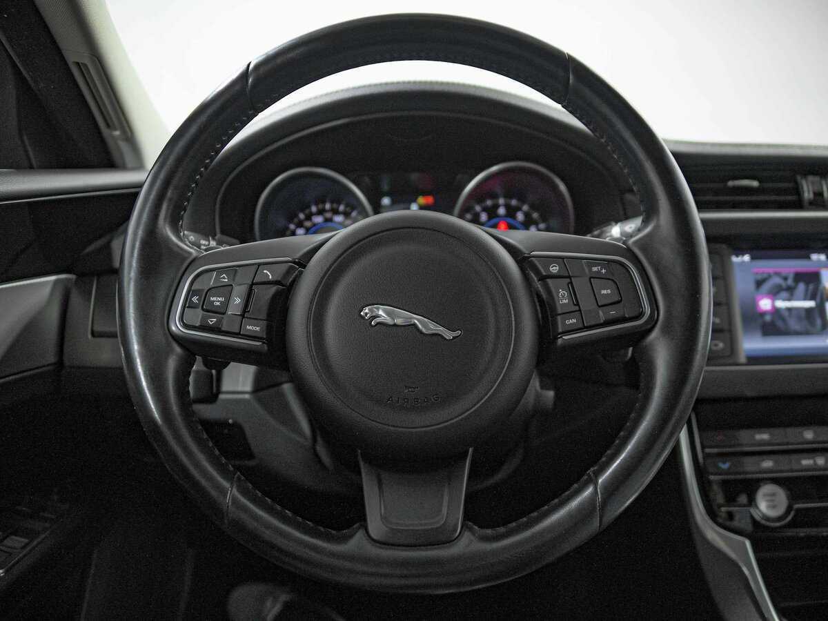 Купить Jaguar XF с пробегом. Фото: #8